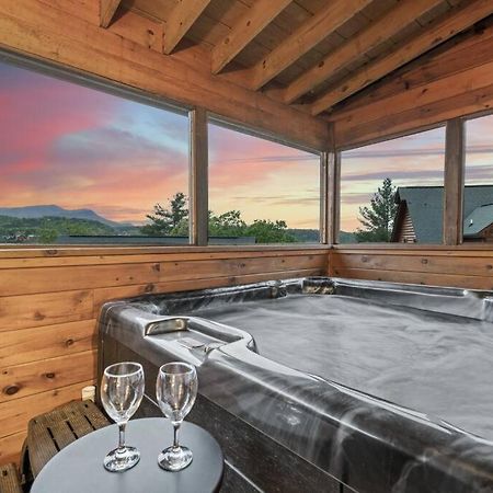 Cozy Cabin In The Smokies!!! Fully Furnished And Complete With Community Indoor And Outdoor Pools And Spas, Game And Fitness Rooms As Well As A Private Hot Tub พิเจนฟอร์จ ภายนอก รูปภาพ