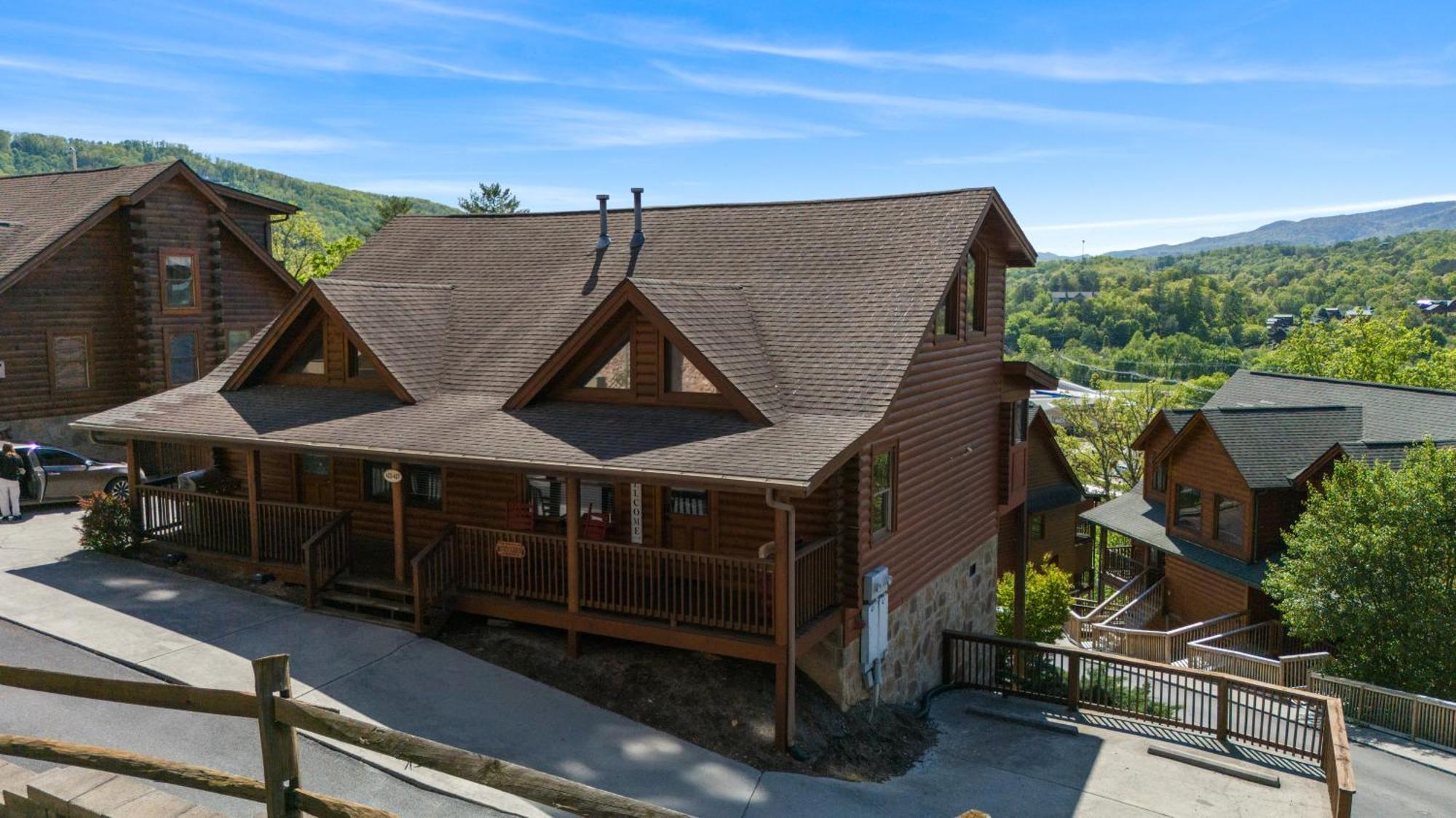 Cozy Cabin In The Smokies!!! Fully Furnished And Complete With Community Indoor And Outdoor Pools And Spas, Game And Fitness Rooms As Well As A Private Hot Tub พิเจนฟอร์จ ภายนอก รูปภาพ