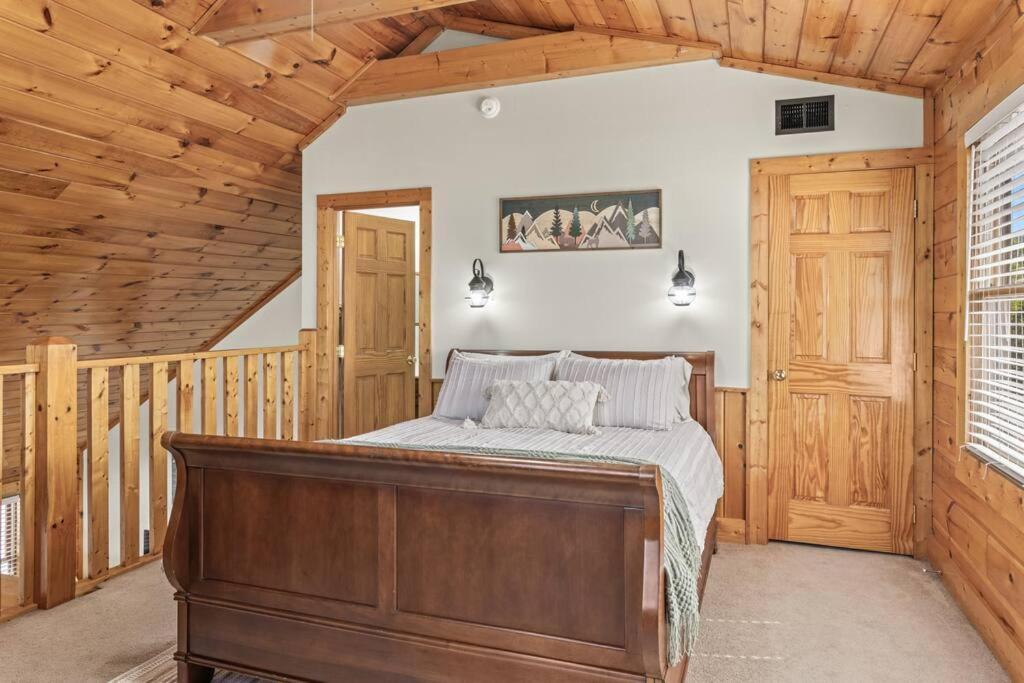 Cozy Cabin In The Smokies!!! Fully Furnished And Complete With Community Indoor And Outdoor Pools And Spas, Game And Fitness Rooms As Well As A Private Hot Tub พิเจนฟอร์จ ภายนอก รูปภาพ