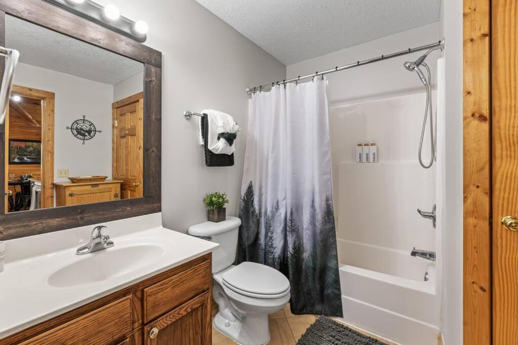 Cozy Cabin In The Smokies!!! Fully Furnished And Complete With Community Indoor And Outdoor Pools And Spas, Game And Fitness Rooms As Well As A Private Hot Tub พิเจนฟอร์จ ภายนอก รูปภาพ