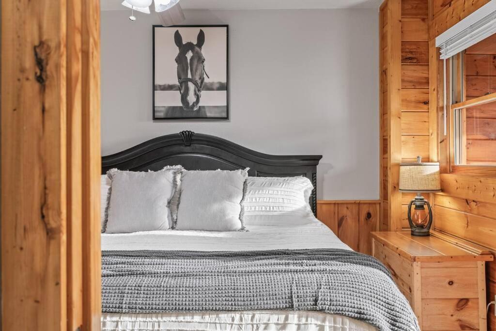 Cozy Cabin In The Smokies!!! Fully Furnished And Complete With Community Indoor And Outdoor Pools And Spas, Game And Fitness Rooms As Well As A Private Hot Tub พิเจนฟอร์จ ภายนอก รูปภาพ