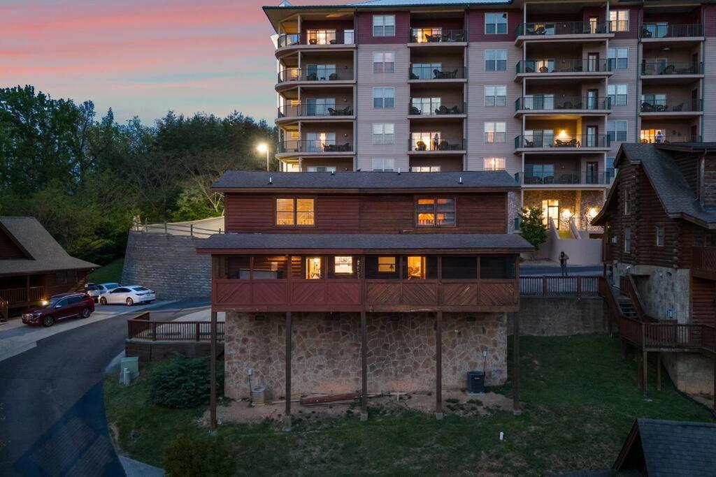 Cozy Cabin In The Smokies!!! Fully Furnished And Complete With Community Indoor And Outdoor Pools And Spas, Game And Fitness Rooms As Well As A Private Hot Tub พิเจนฟอร์จ ภายนอก รูปภาพ