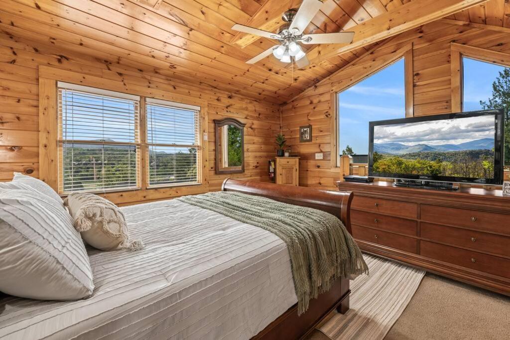 Cozy Cabin In The Smokies!!! Fully Furnished And Complete With Community Indoor And Outdoor Pools And Spas, Game And Fitness Rooms As Well As A Private Hot Tub พิเจนฟอร์จ ภายนอก รูปภาพ