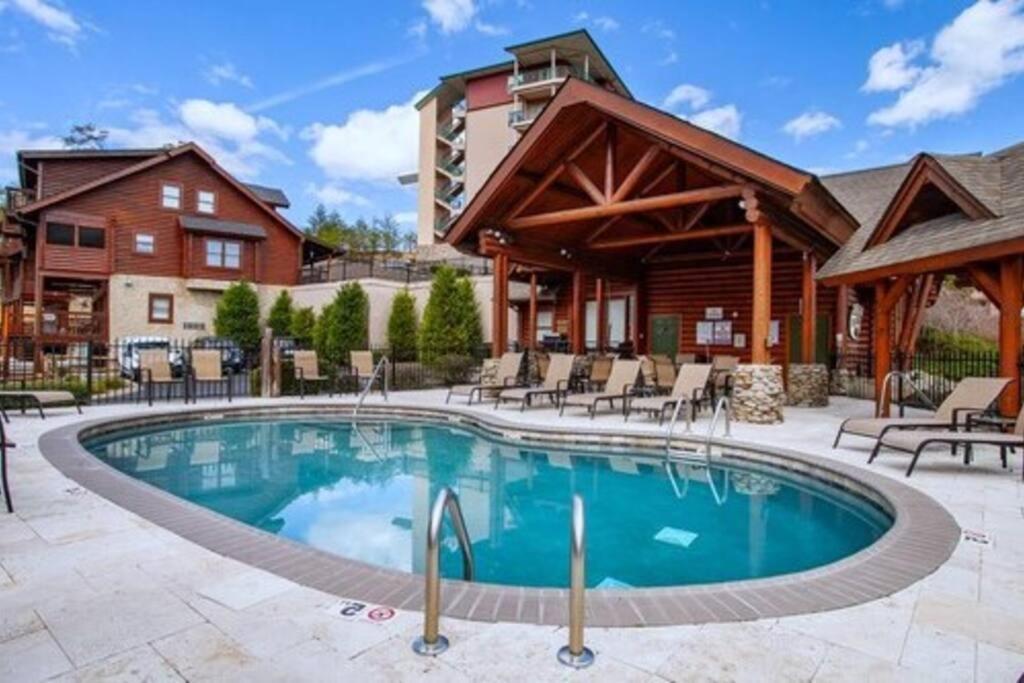 Cozy Cabin In The Smokies!!! Fully Furnished And Complete With Community Indoor And Outdoor Pools And Spas, Game And Fitness Rooms As Well As A Private Hot Tub พิเจนฟอร์จ ภายนอก รูปภาพ