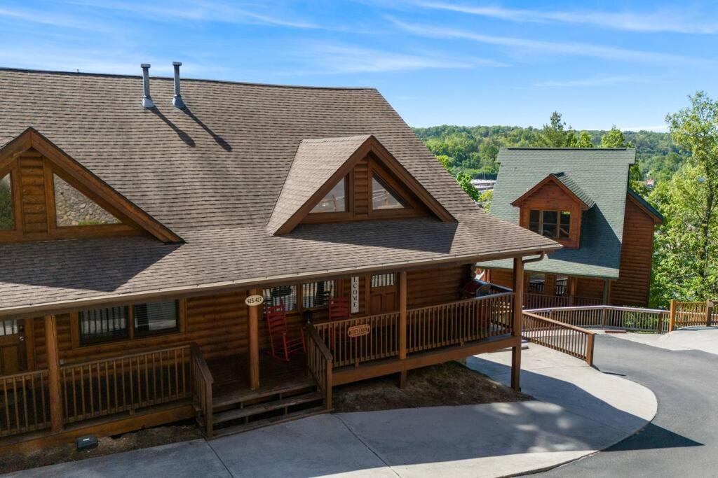 Cozy Cabin In The Smokies!!! Fully Furnished And Complete With Community Indoor And Outdoor Pools And Spas, Game And Fitness Rooms As Well As A Private Hot Tub พิเจนฟอร์จ ภายนอก รูปภาพ