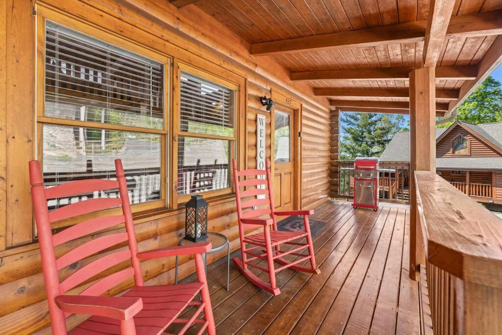Cozy Cabin In The Smokies!!! Fully Furnished And Complete With Community Indoor And Outdoor Pools And Spas, Game And Fitness Rooms As Well As A Private Hot Tub พิเจนฟอร์จ ภายนอก รูปภาพ