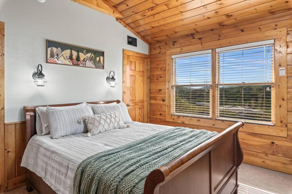 Cozy Cabin In The Smokies!!! Fully Furnished And Complete With Community Indoor And Outdoor Pools And Spas, Game And Fitness Rooms As Well As A Private Hot Tub พิเจนฟอร์จ ภายนอก รูปภาพ