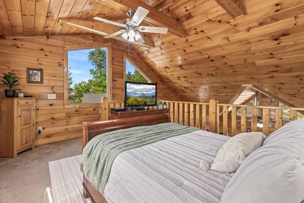 Cozy Cabin In The Smokies!!! Fully Furnished And Complete With Community Indoor And Outdoor Pools And Spas, Game And Fitness Rooms As Well As A Private Hot Tub พิเจนฟอร์จ ภายนอก รูปภาพ